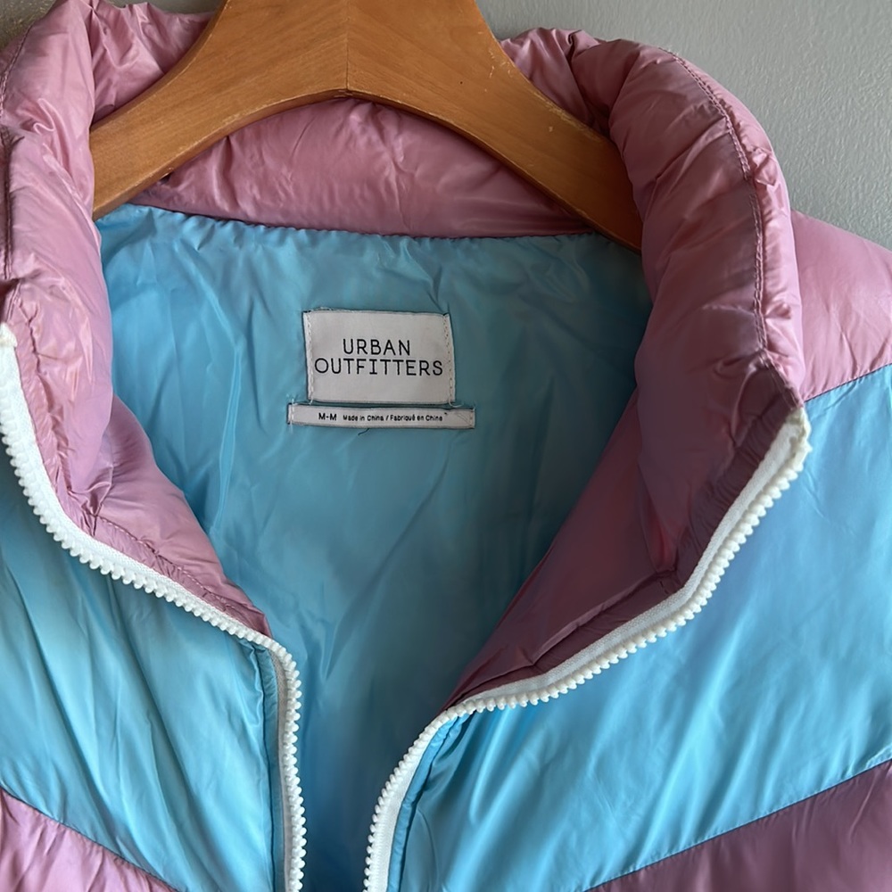 Urban outfitters Chevron Cropped
Puffer Jacket | Cropped...size M - Picture 5 of 8